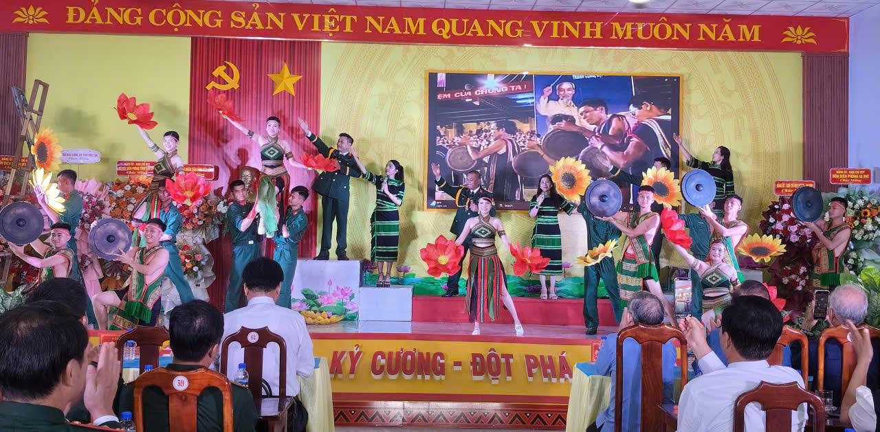 VĂN NGHỆ